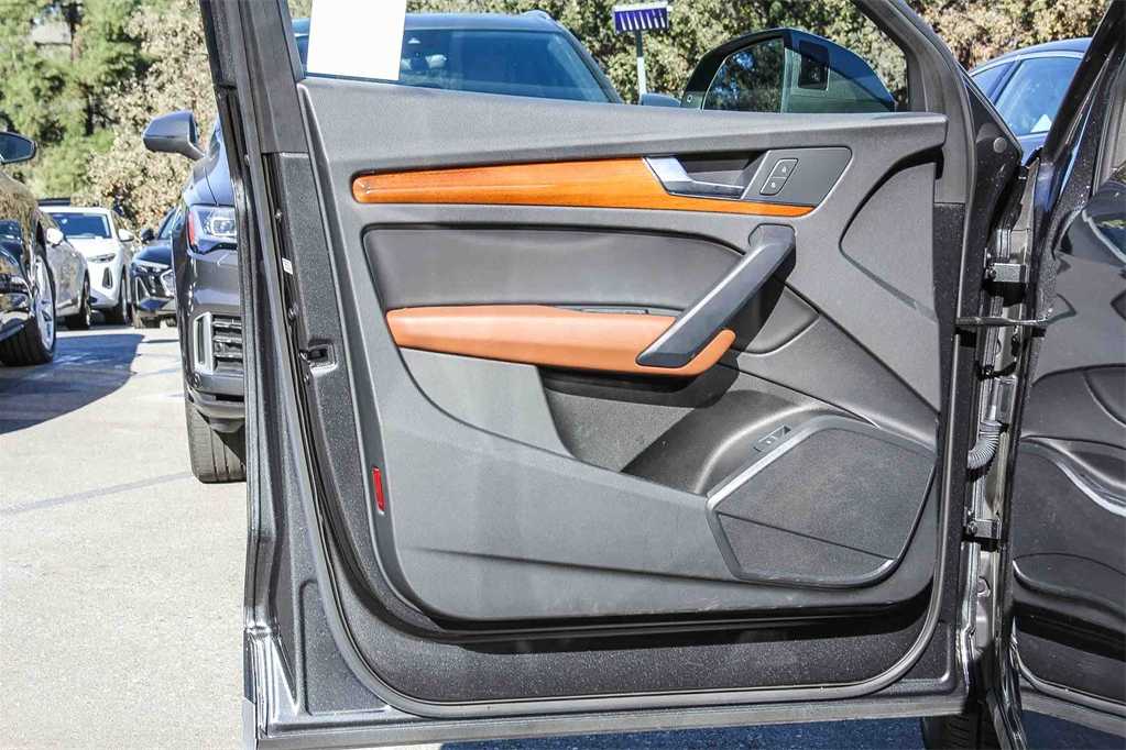 Thumbnail: 2022 Audi Q5 - 22