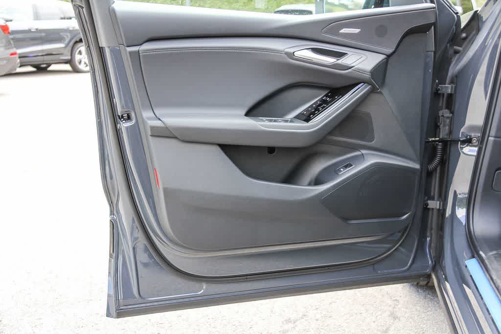 Thumbnail: 2025 Audi Q6 e-tron - 22