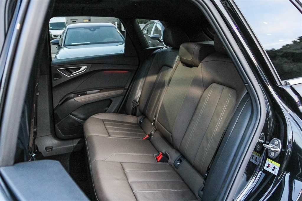 Thumbnail: 2023 Audi Q4 e-tron - 17