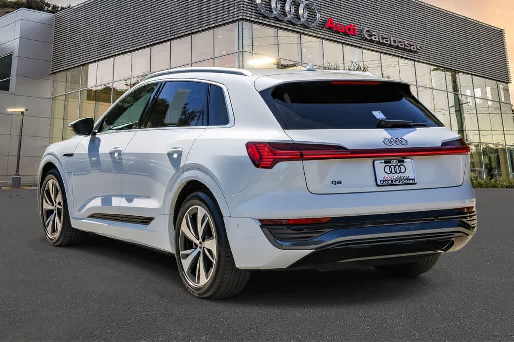 Thumbnail: 2024 Audi Q8 e-tron - 2