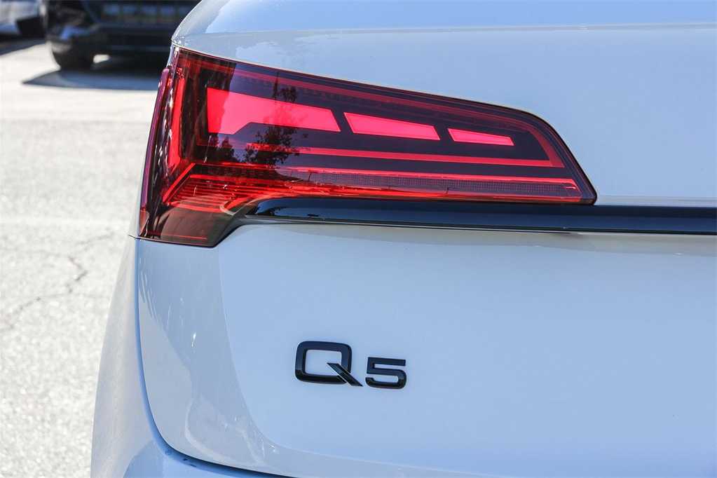 Thumbnail: 2023 Audi Q5 - 11
