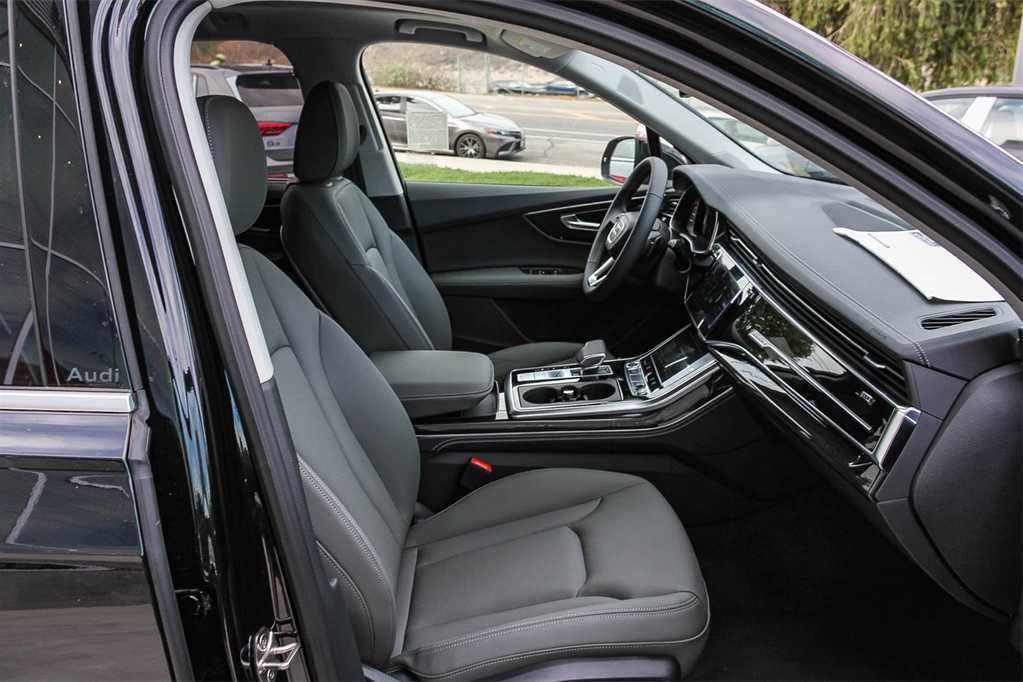 Thumbnail: 2025 Audi Q7 - 18