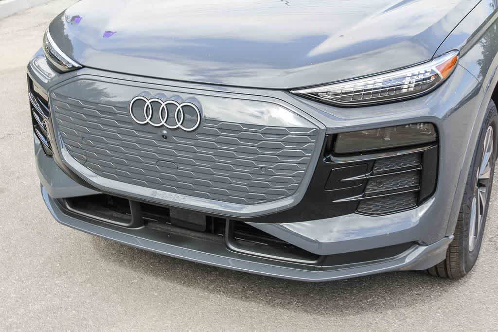 Thumbnail: 2025 Audi Q6 e-tron - 8