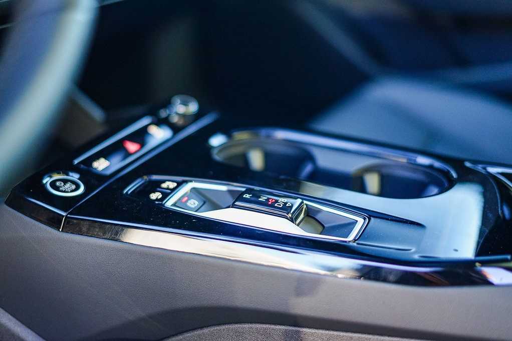 Thumbnail: 2025 Audi e-tron S - 20