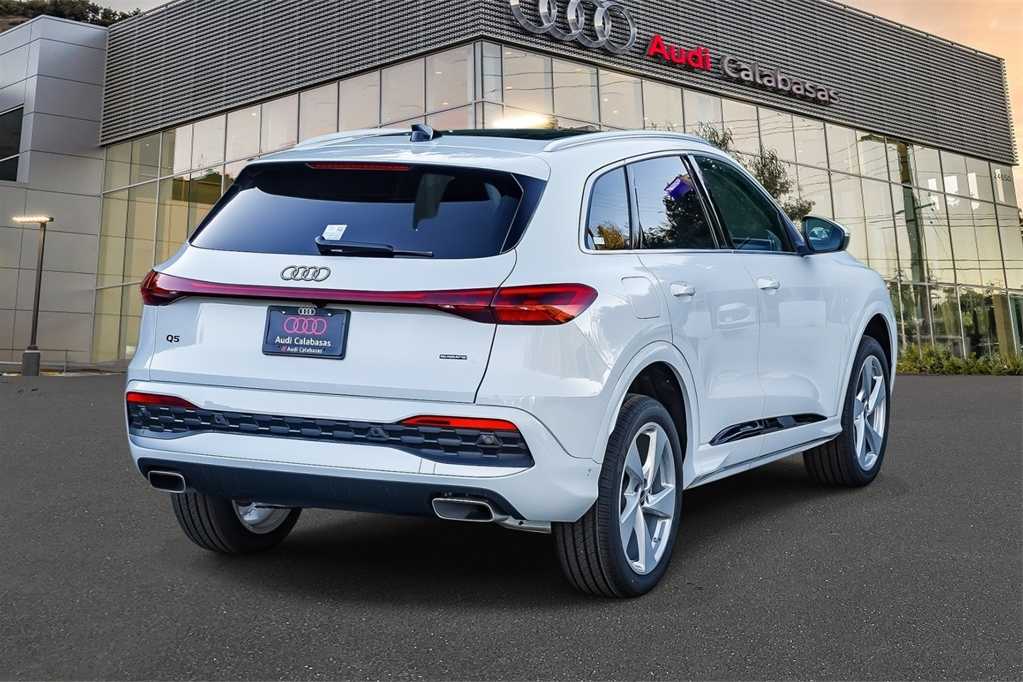 Thumbnail: 2025 Audi Q5 - 4