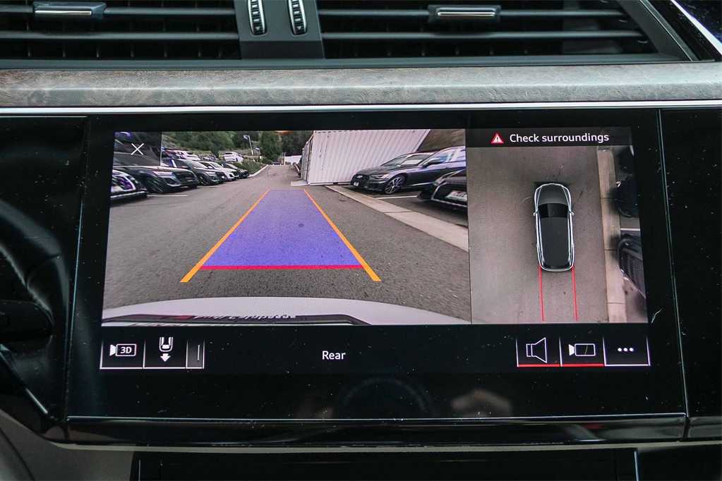 Thumbnail: 2019 Audi e-tron - 23