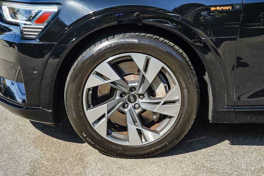 Thumbnail: 2022 Audi e-tron - 10