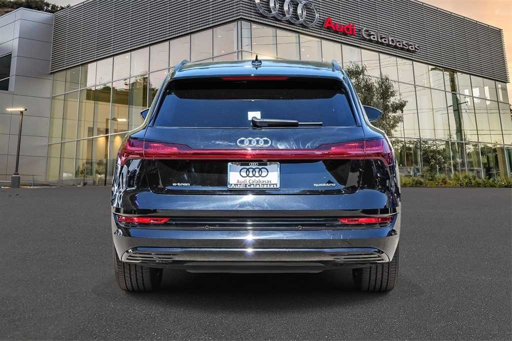 Thumbnail: 2022 Audi e-tron - 5