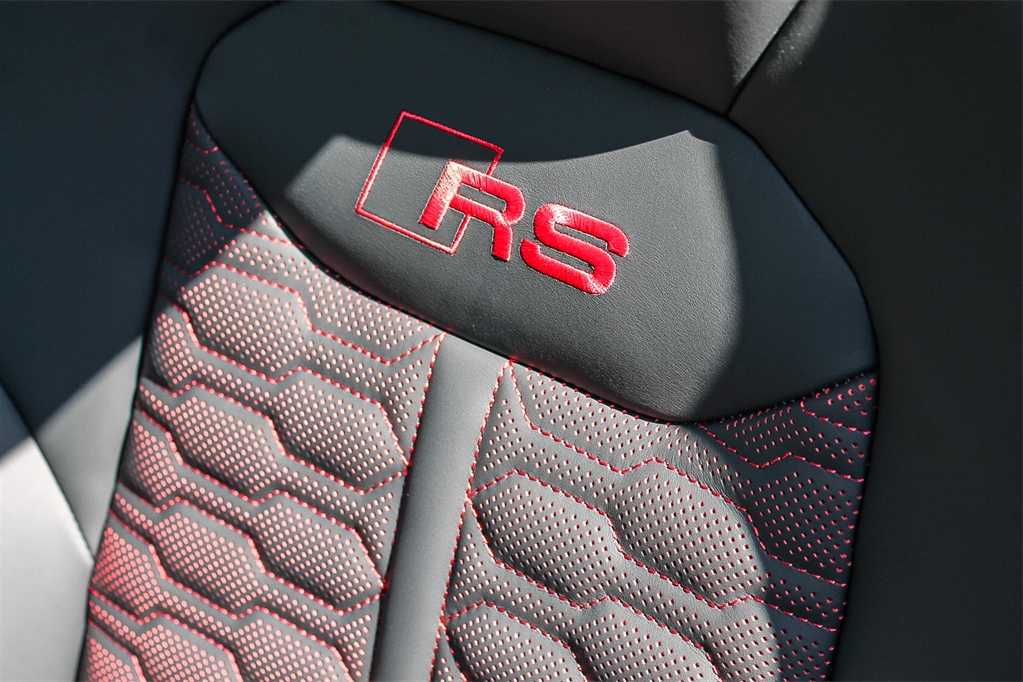 Thumbnail: 2025 Audi RS Q8 - 28