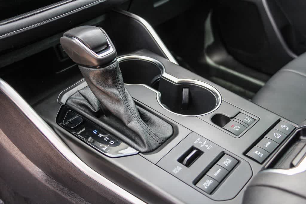 Thumbnail: 2021 Toyota Highlander - 20