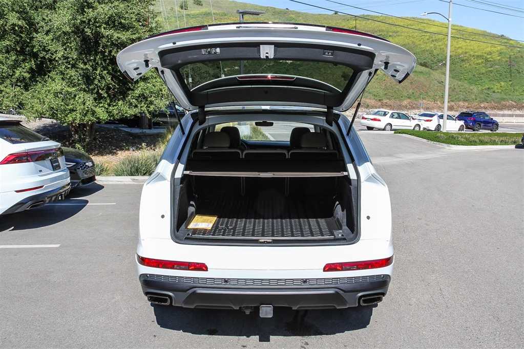 Thumbnail: 2025 Audi Q7 - 26