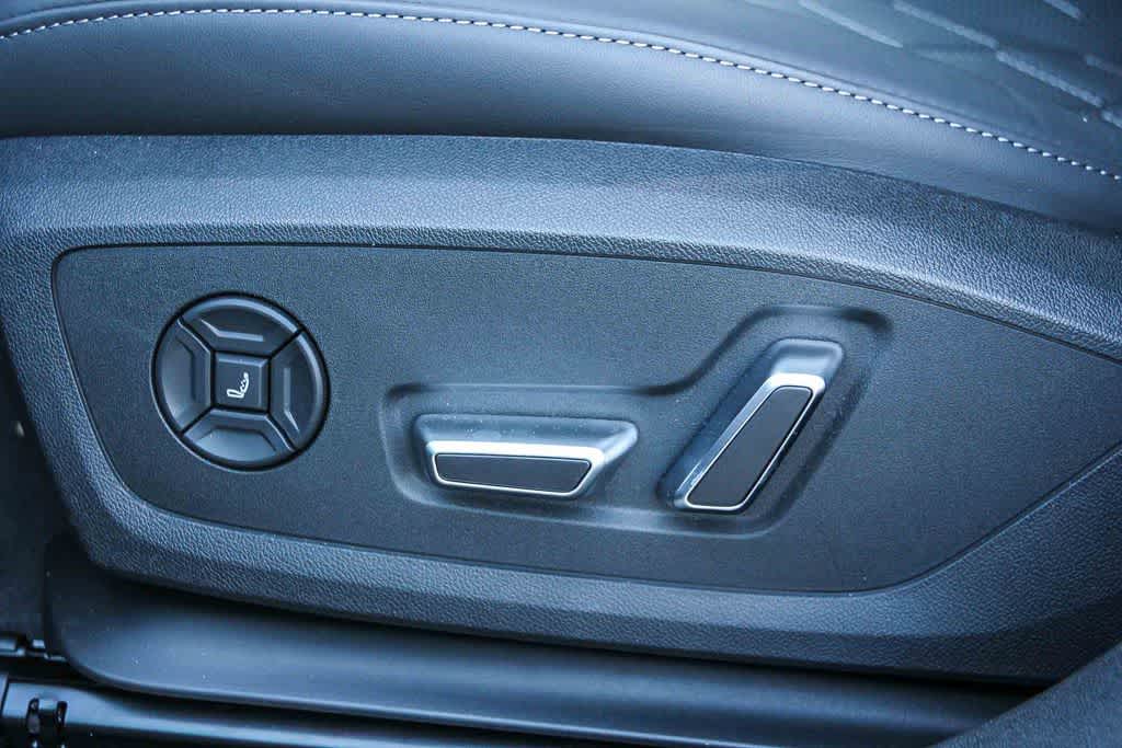 Thumbnail: 2025 Audi e-tron S - 21