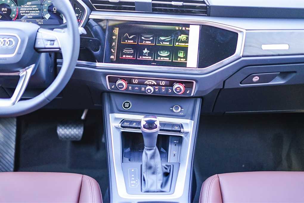 Thumbnail: 2025 Audi Q3 - 12