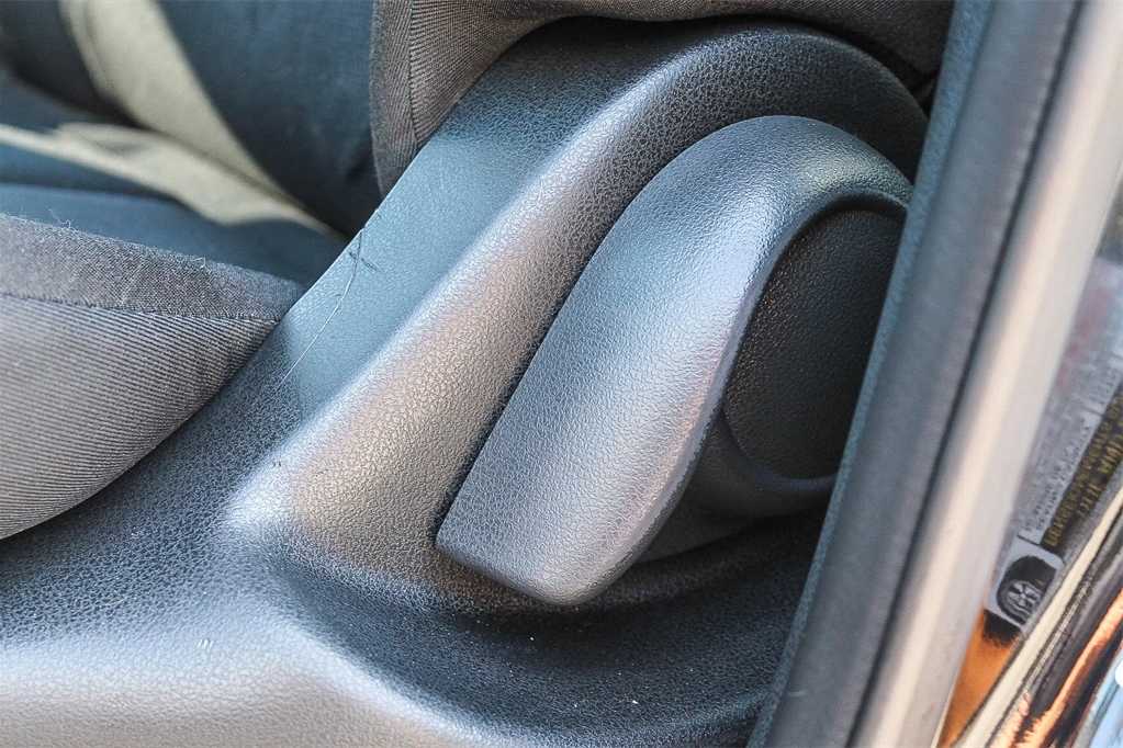 Thumbnail: 2015 Nissan Versa Note - 23