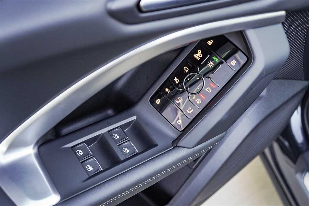 Thumbnail: 2025 Audi Q5 - 23