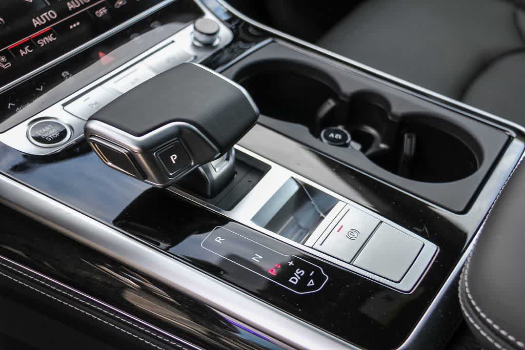 Thumbnail: 2026 Audi Q8 - 20