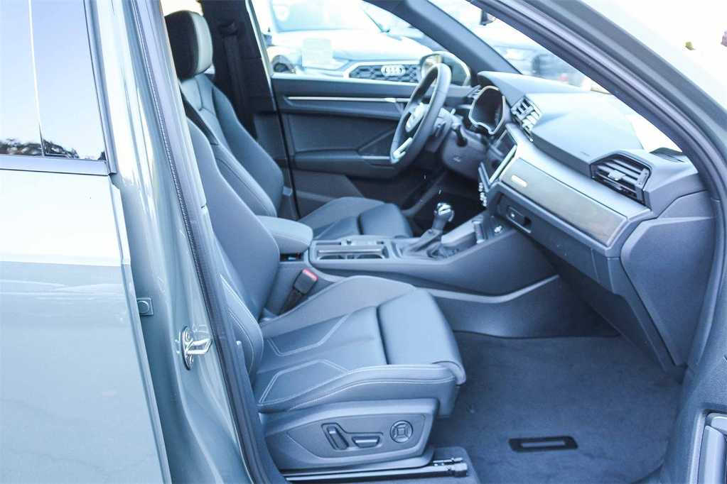 Thumbnail: 2025 Audi Q3 - 18