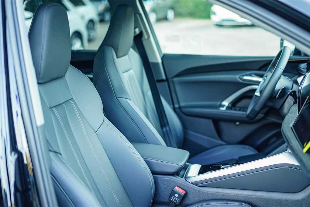 Thumbnail: 2025 Audi Q5 - 16