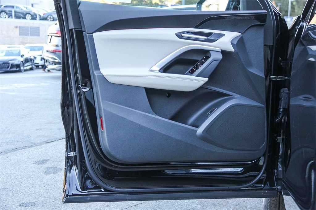 Thumbnail: 2025 Audi Q5 - 21