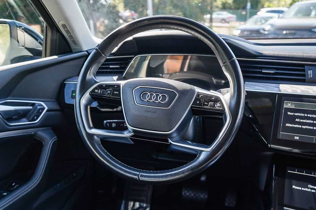 Thumbnail: 2022 Audi e-tron - 15