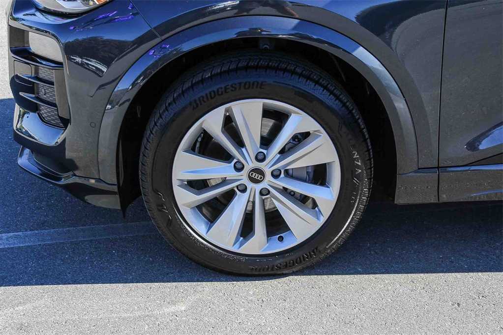 Thumbnail: 2025 Audi Q6 e-tron - 9