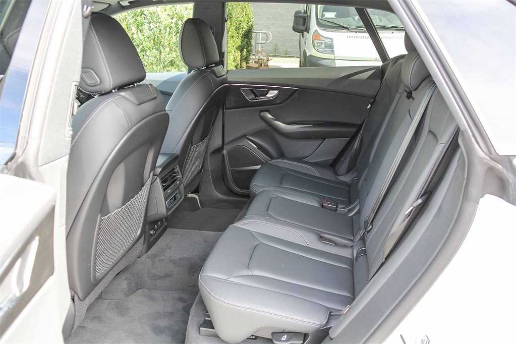 Thumbnail: 2026 Audi Q8 - 17