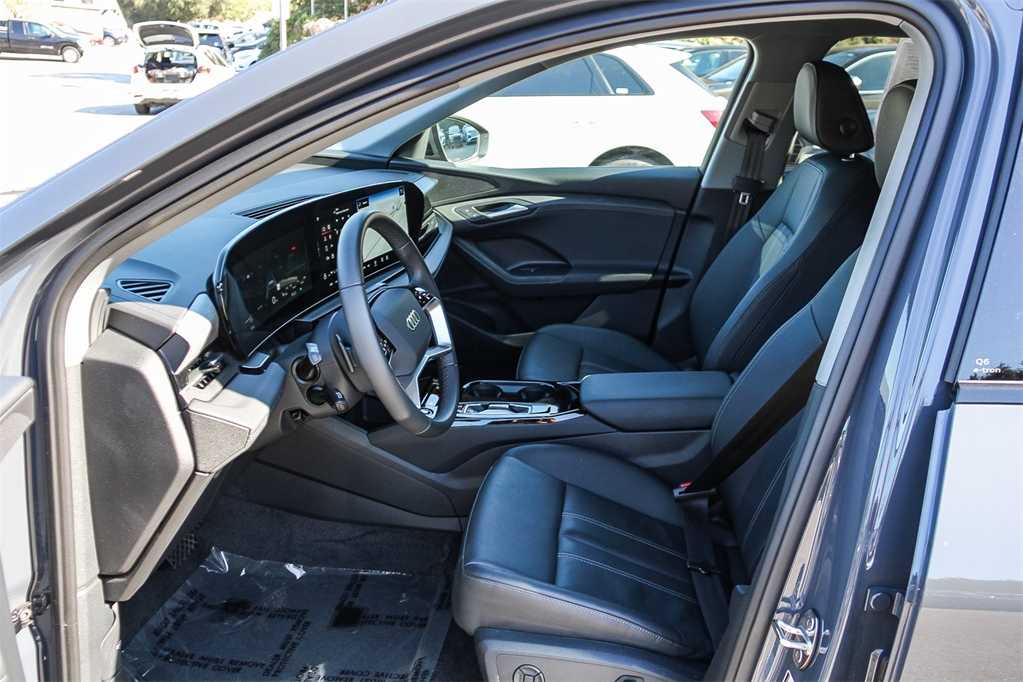 Thumbnail: 2025 Audi Q6 e-tron - 18