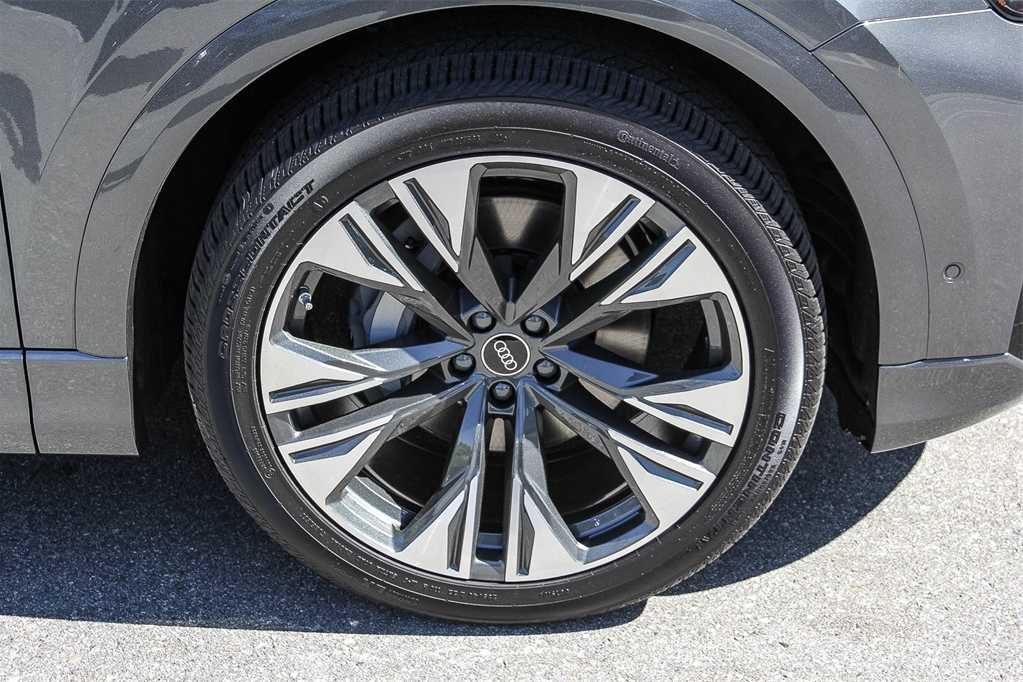 Thumbnail: 2026 Audi Q8 - 9