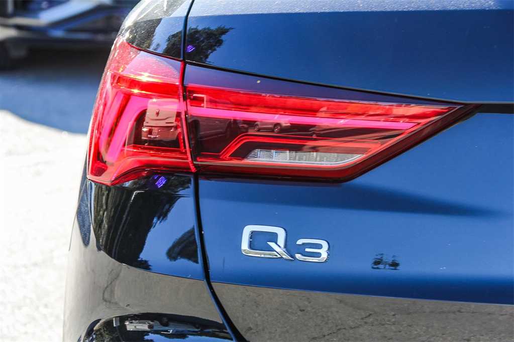 Thumbnail: 2021 Audi Q3 - 9