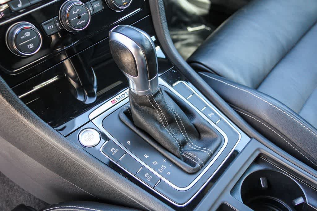 Thumbnail: 2017 Volkswagen Golf - 16