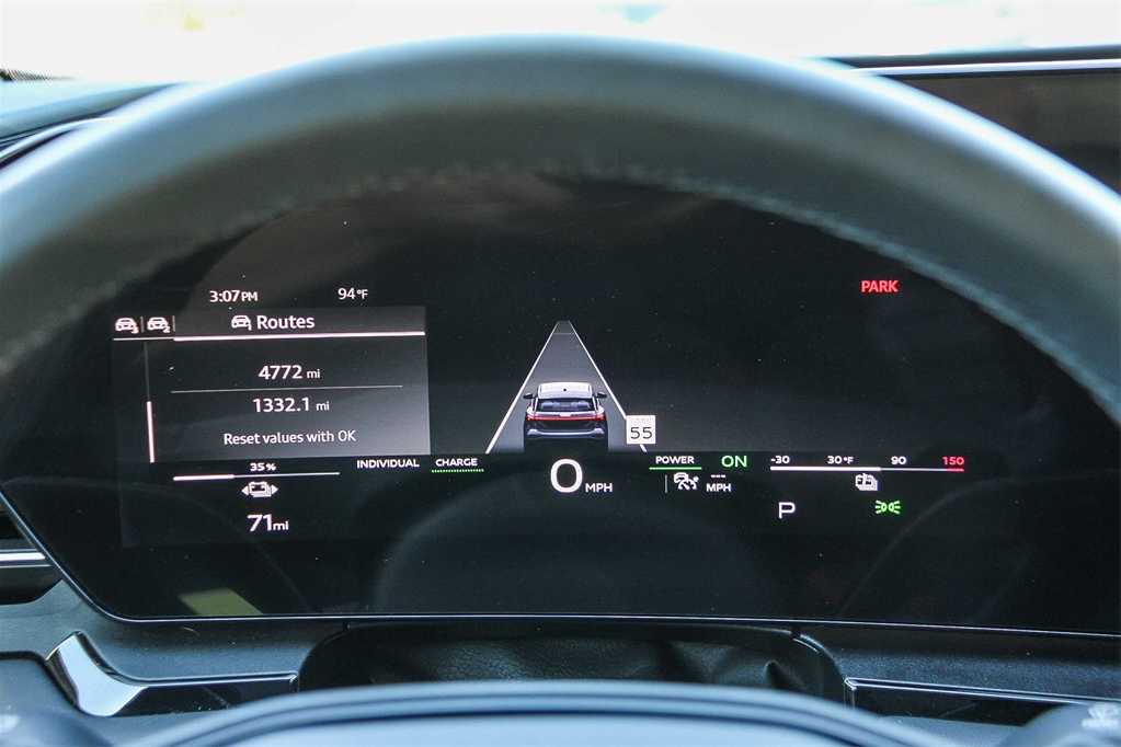 Thumbnail: 2025 Audi Q6 e-tron - 24