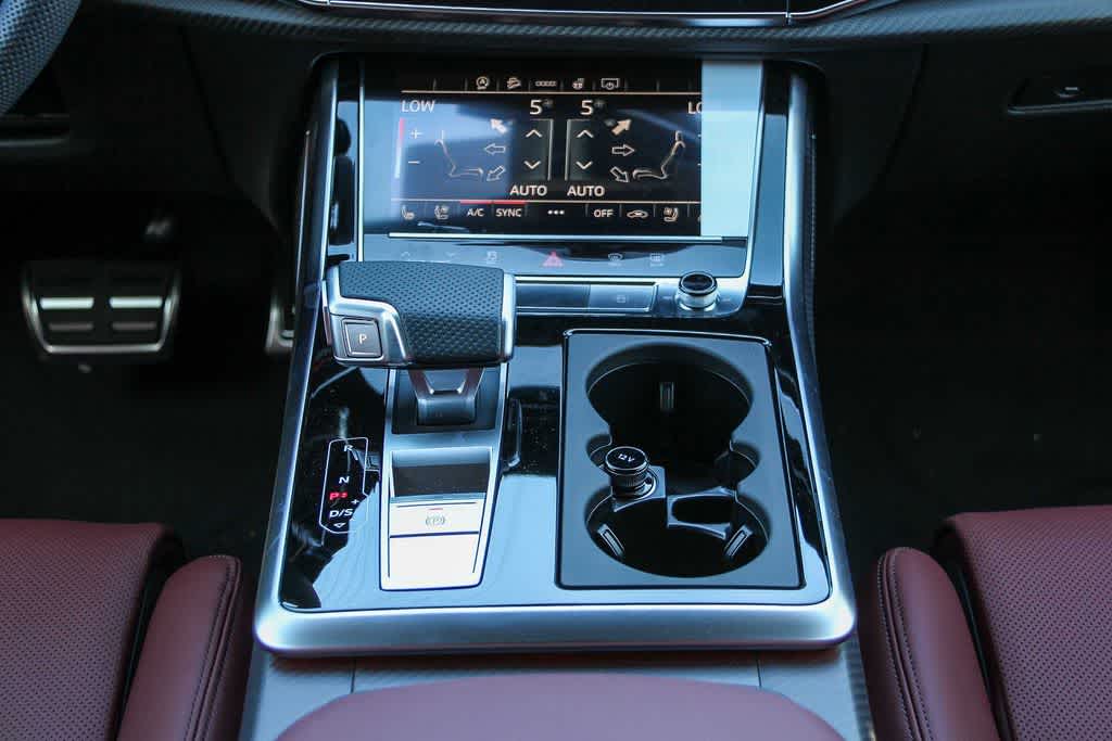 Thumbnail: 2026 Audi SQ7 - 14