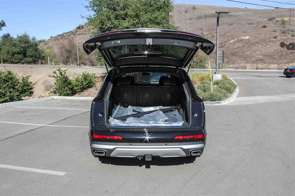 Thumbnail: 2025 Audi Q7 - 26