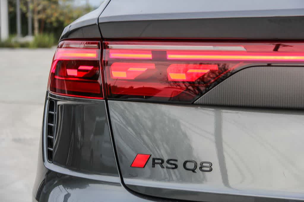 Thumbnail: 2026 Audi RS Q8 - 11