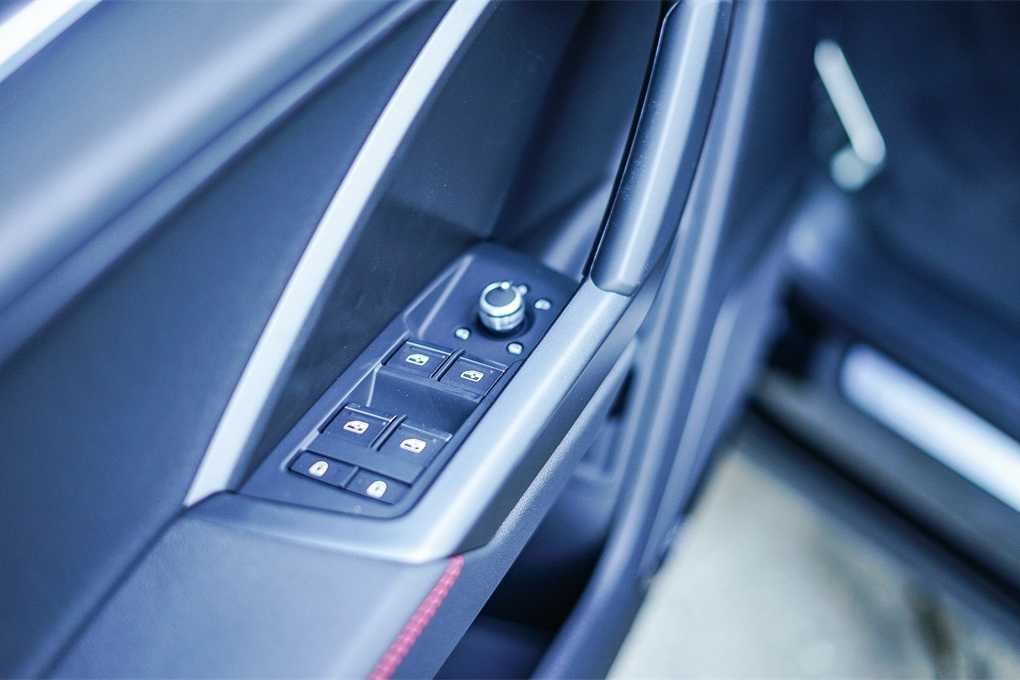 Thumbnail: 2025 Audi Q3 - 21