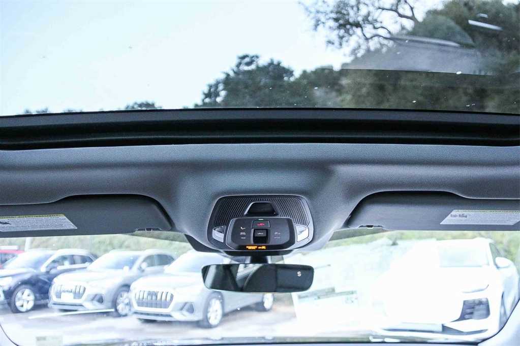 Thumbnail: 2025 Audi Q5 - 12