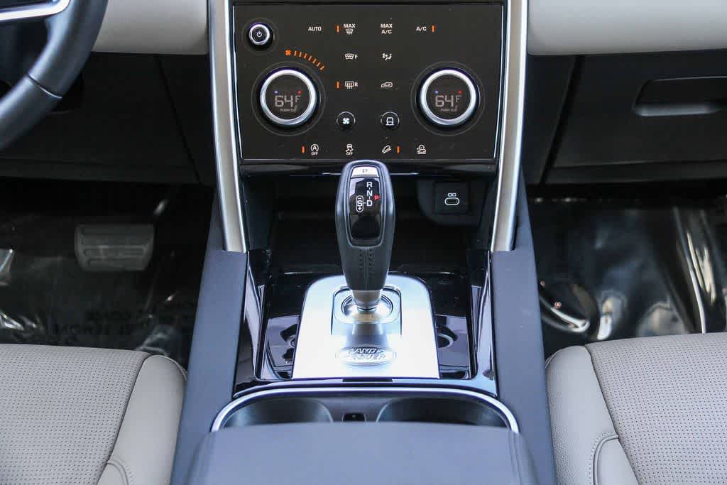 Thumbnail: 2021 Land Rover Discovery Sport - 14