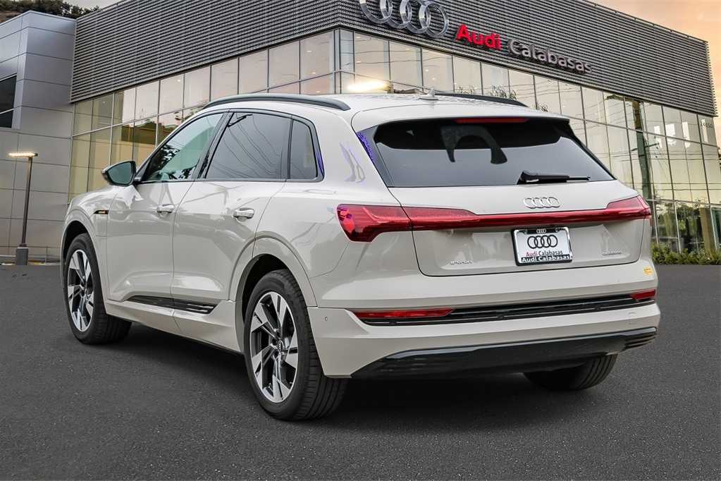Thumbnail: 2022 Audi e-tron - 6