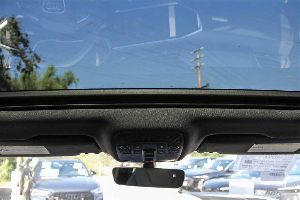 Thumbnail: 2025 Audi Q3 - 12