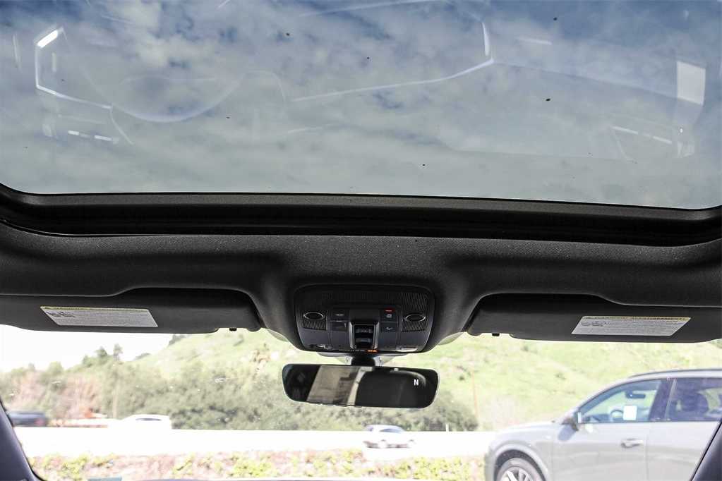 Thumbnail: 2025 Audi Q3 - 12