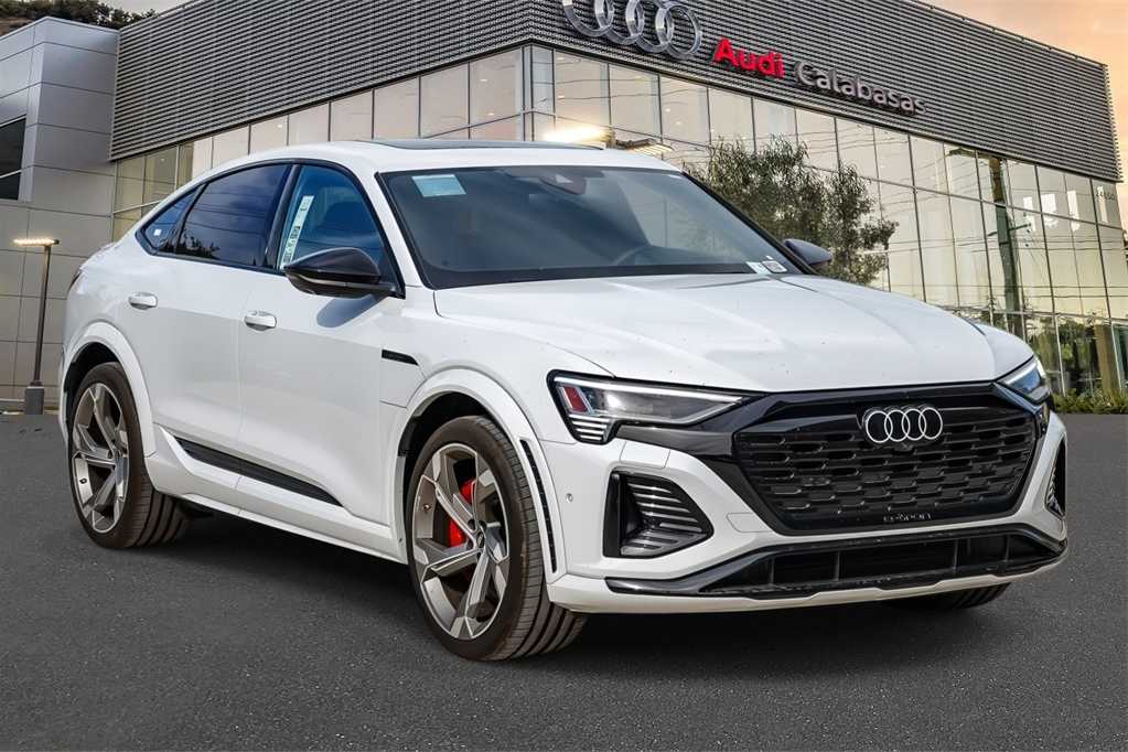 Thumbnail: 2024 Audi SQ8 e-tron - 3