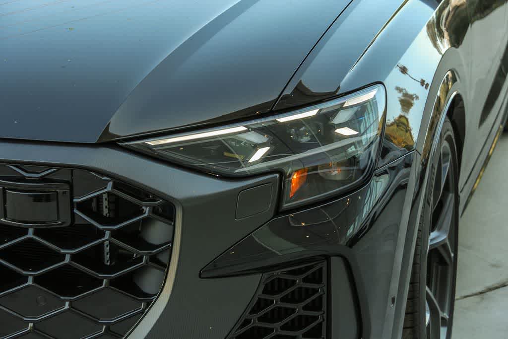 Thumbnail: 2026 Audi RS Q8 - 7