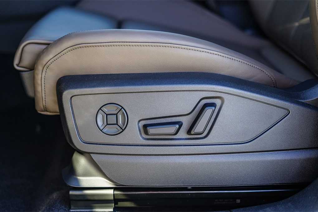 Thumbnail: 2025 Audi Q5 - 22