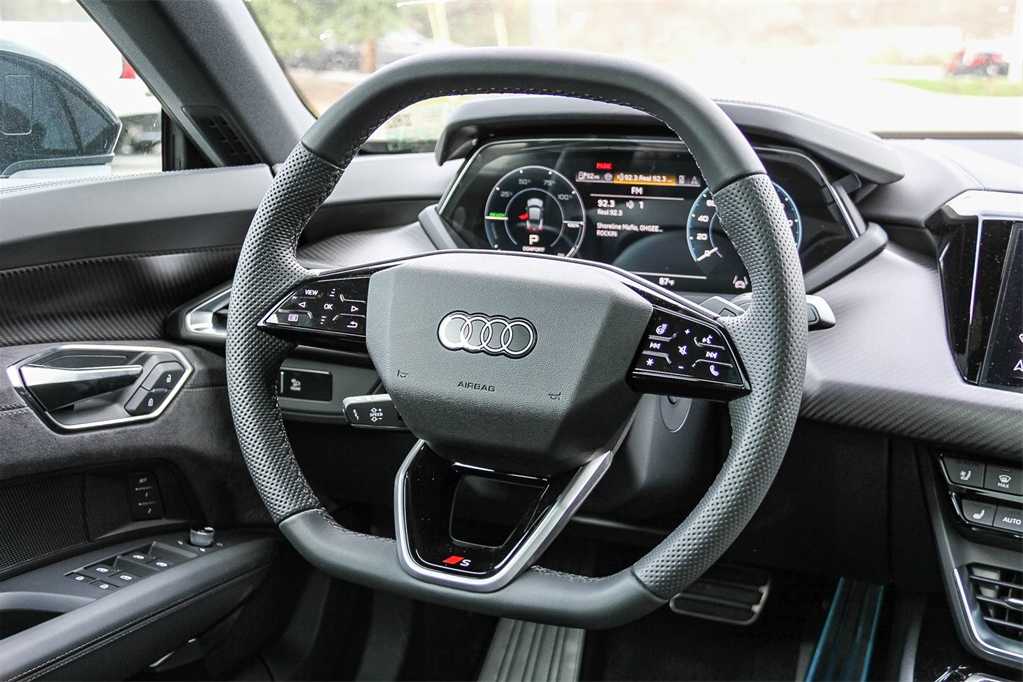 Thumbnail: 2026 Audi e-tron GT - 16