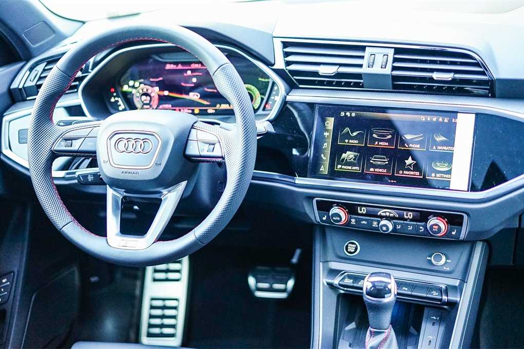 Thumbnail: 2025 Audi Q3 - 12