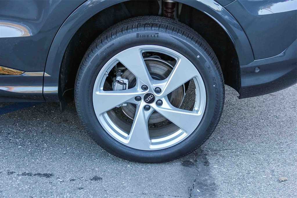 Thumbnail: 2025 Audi Q5 - 10