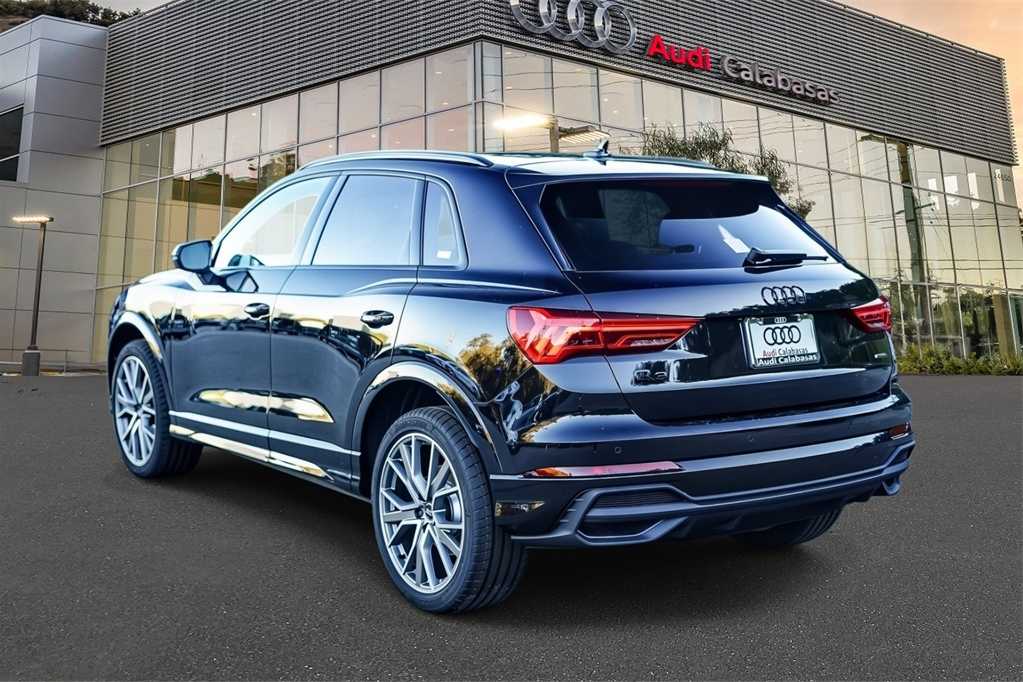 Thumbnail: 2025 Audi Q3 - 2