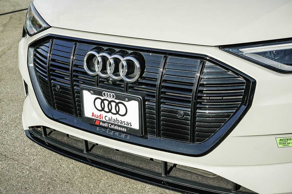 Thumbnail: 2021 Audi e-tron - 8