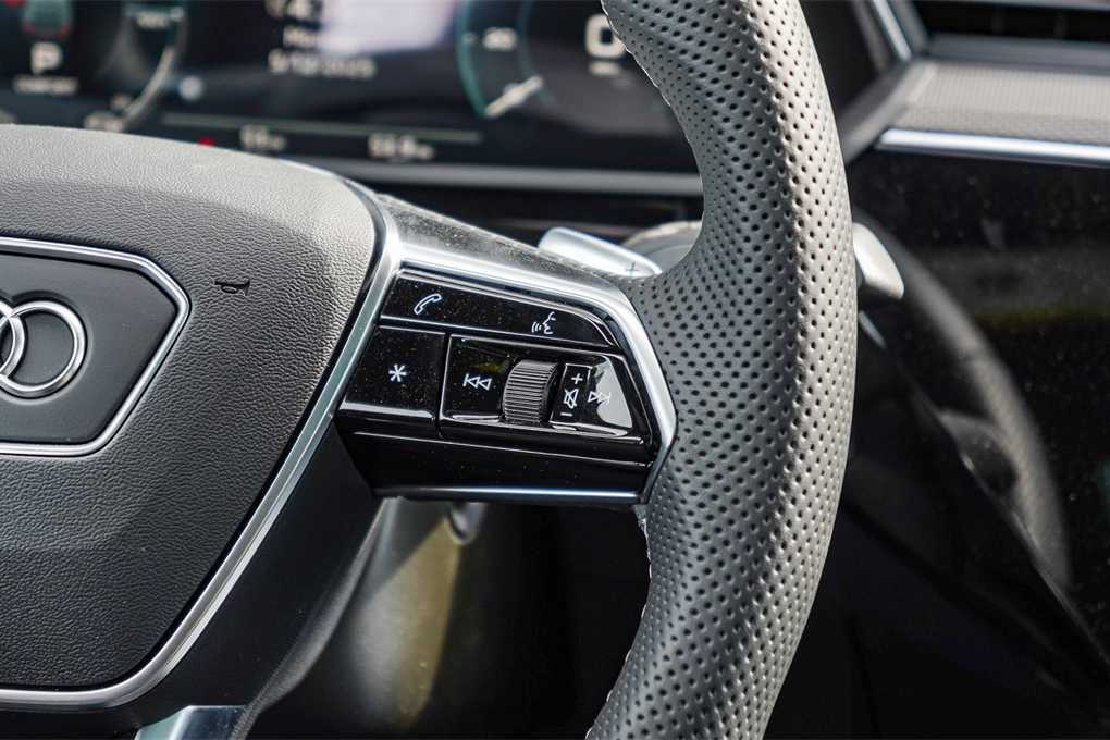 Thumbnail: 2024 Audi SQ8 e-tron - 17