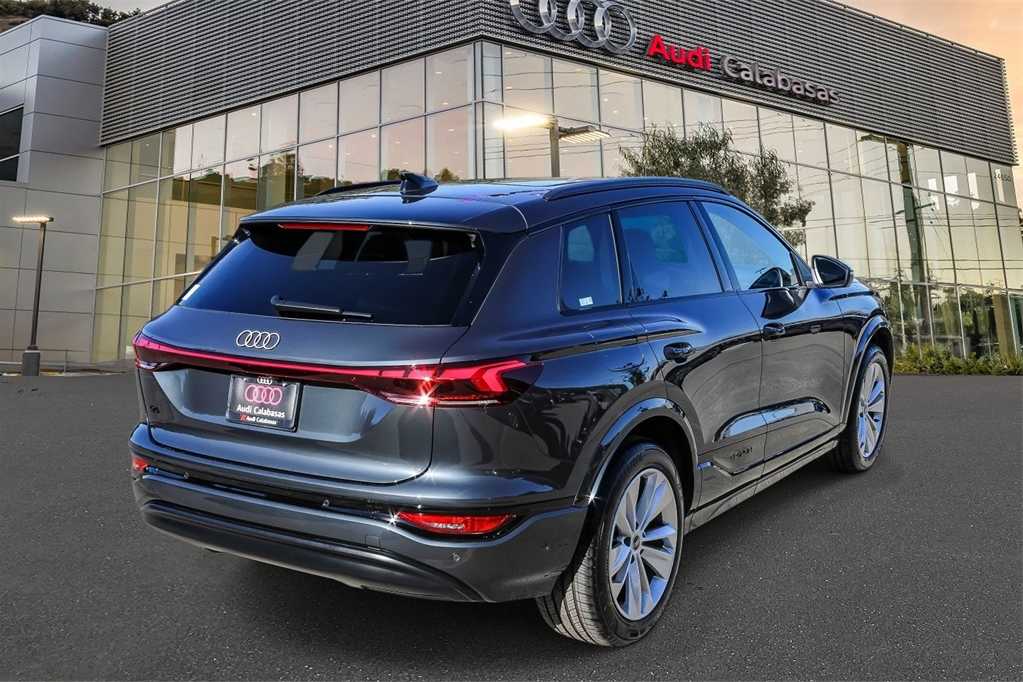Thumbnail: 2025 Audi Q6 e-tron - 4